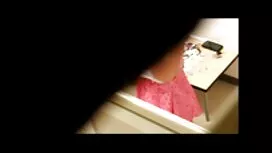 Una ragazza con una  ...