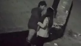 Una ragazza vestita  ...