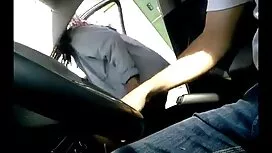 Una mano dalla milf  ...