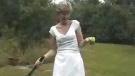 Guarda la ragazza ne ...